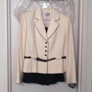 New Tahari 2 pcs. Suit 10P